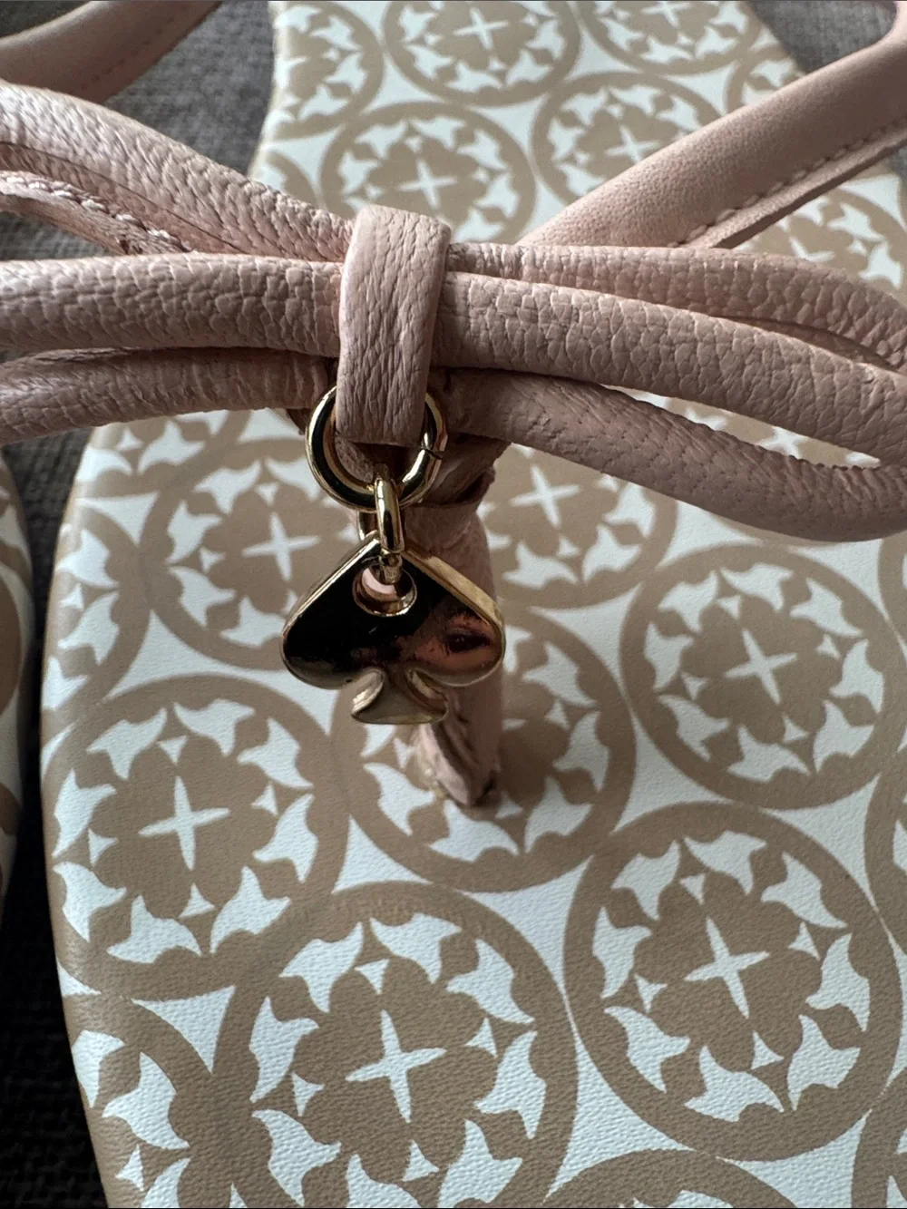 NWOB kate spade blush pink bow thong sandals with patterned footbed